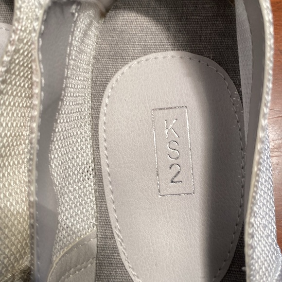 New without tags! KS2 White & Light Taupe Espadrilles. Size US10-EUR 40. - Picture 7 of 12